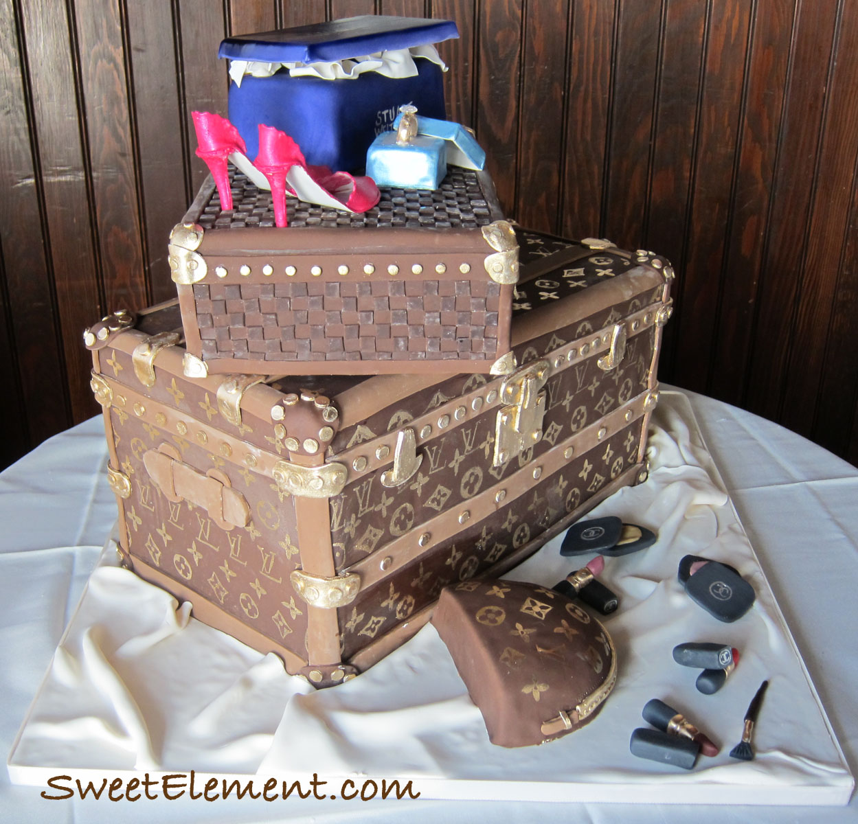 3D Louis Vuitton trunk cake - Decorated Cake by Sweet - CakesDecor